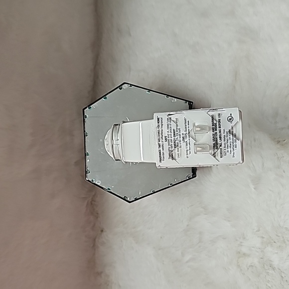 Bath & Body Works SUCCULENT TERRARIUM Wallflower Plug - Picture 3 of 4